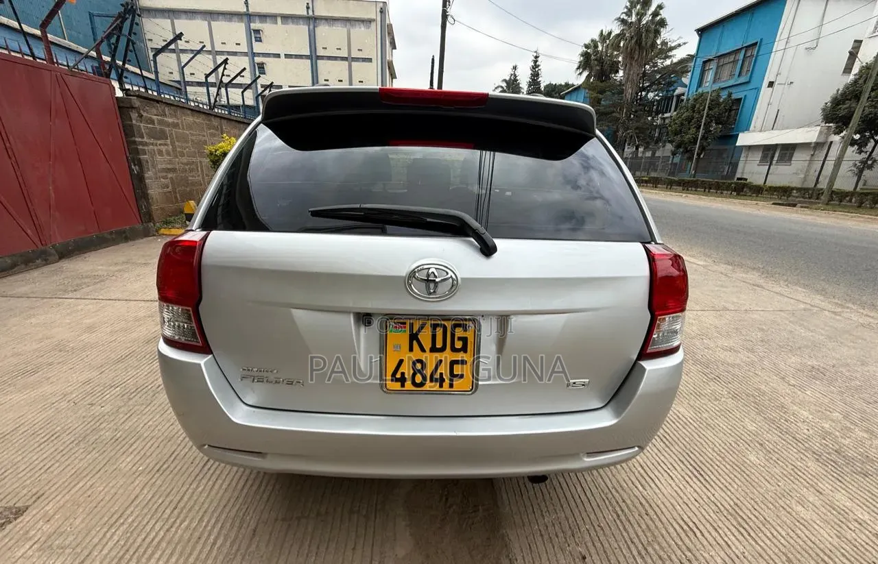 Toyota Corolla Fielder 2014 Silver