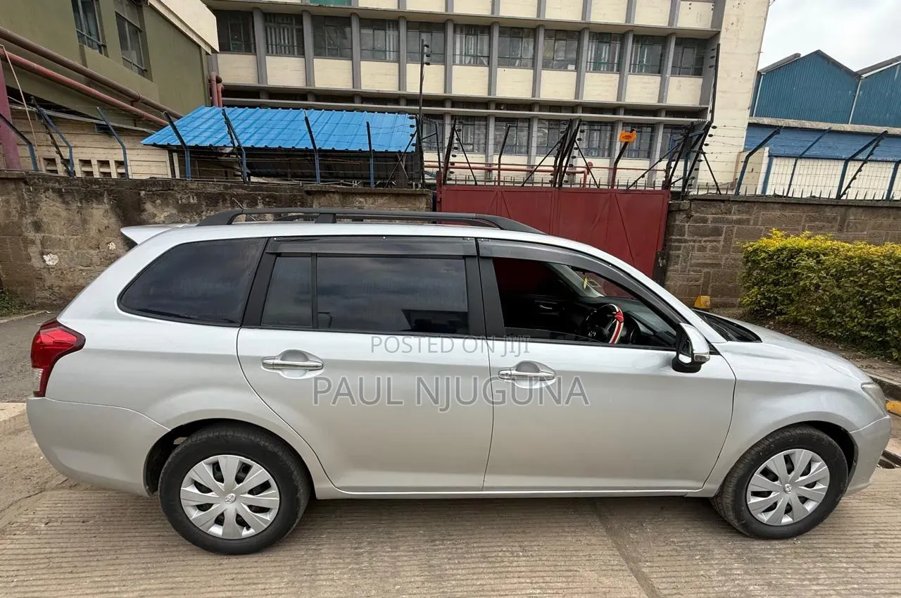 Toyota Corolla Fielder 2014 Silver