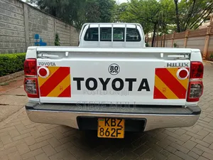 Toyota Hilux 2013 White