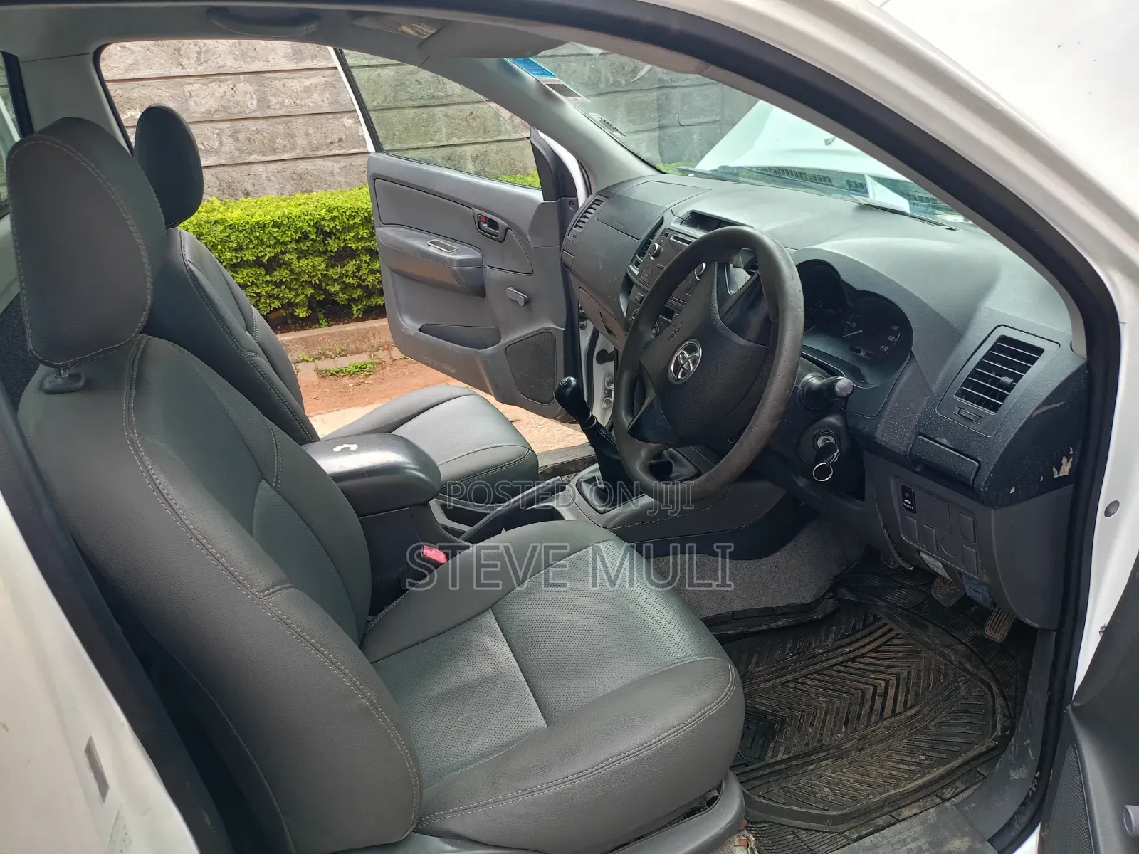 Toyota Hilux 2013 White