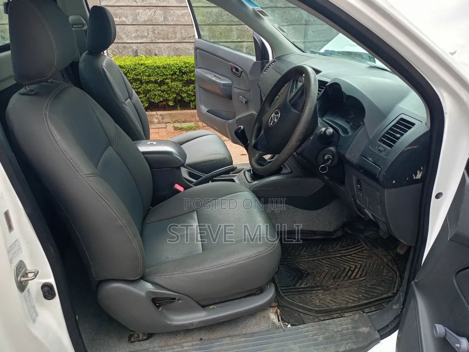 Toyota Hilux 2013 White