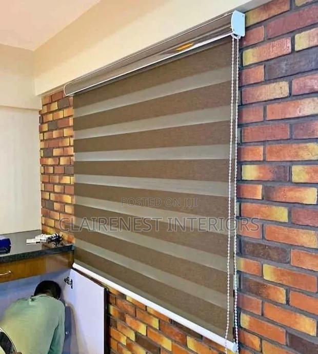 Keep Glare Under Control With Horizontal Office Window Blinds - main view