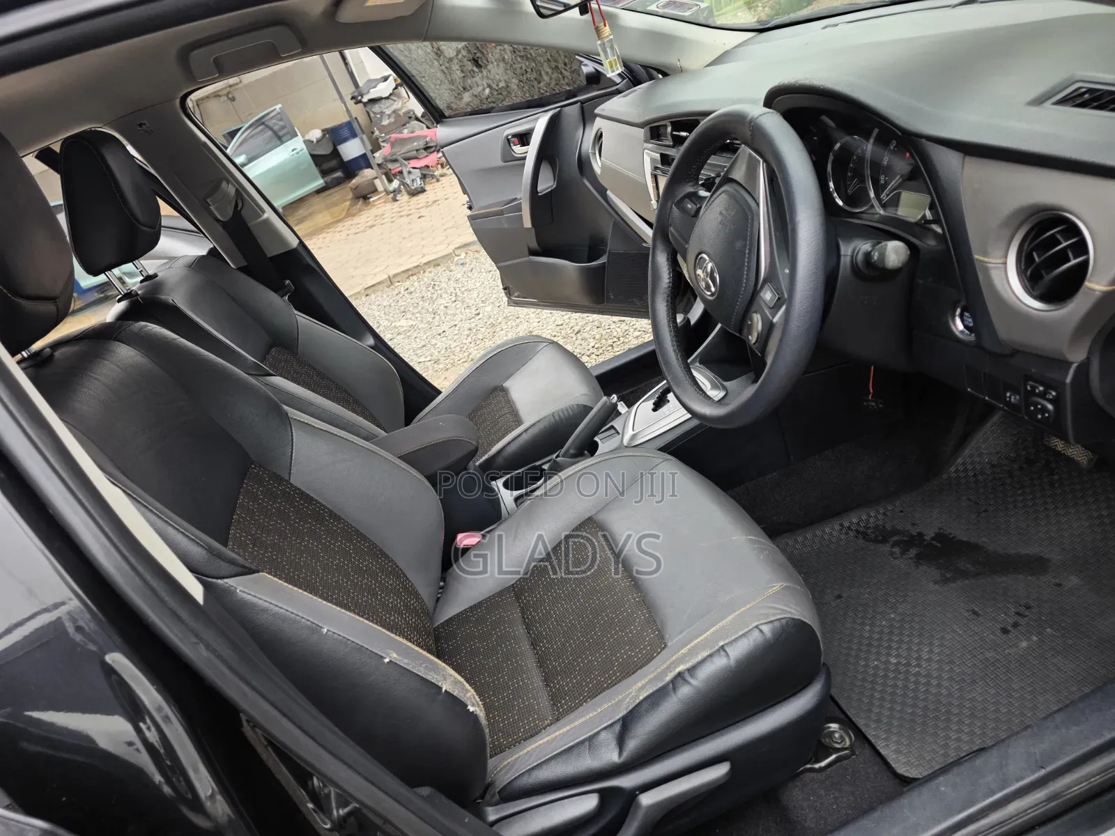 Toyota Auris 2016 Black