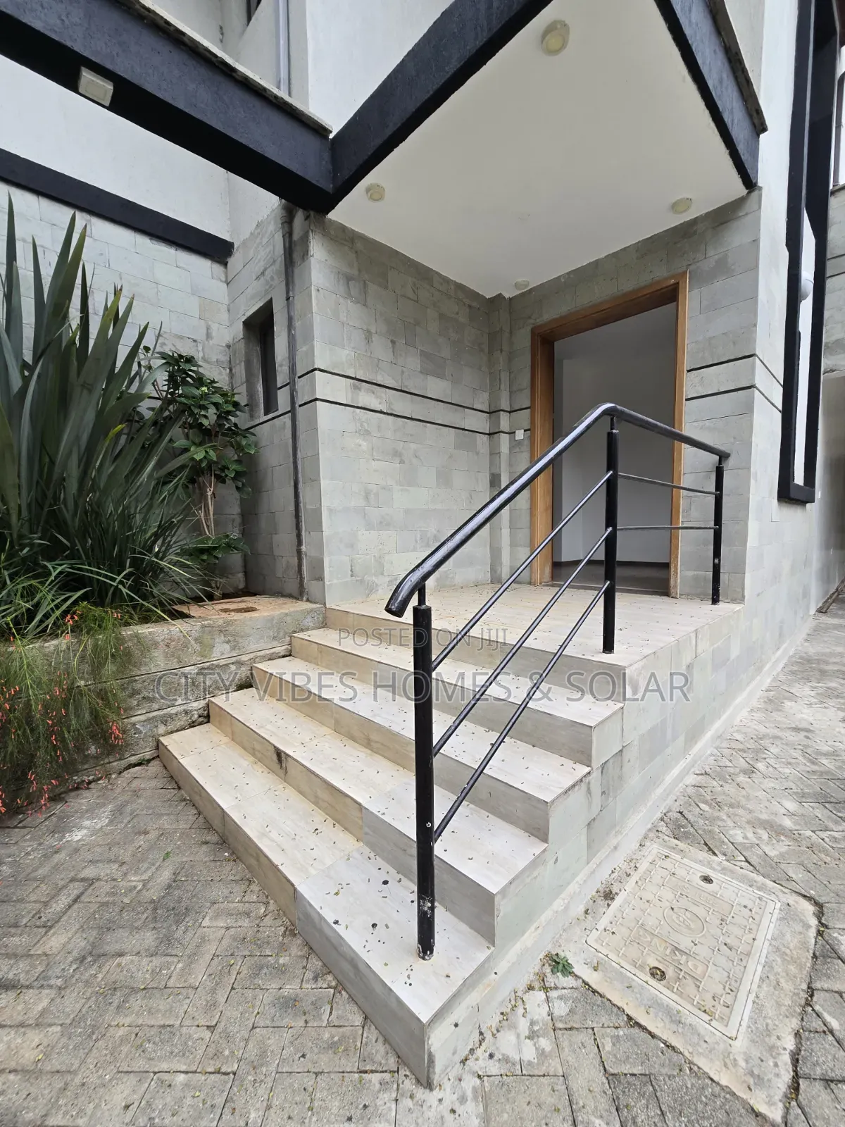 5bdrm Maisonette in Forest Line Gate, Karen C for sale