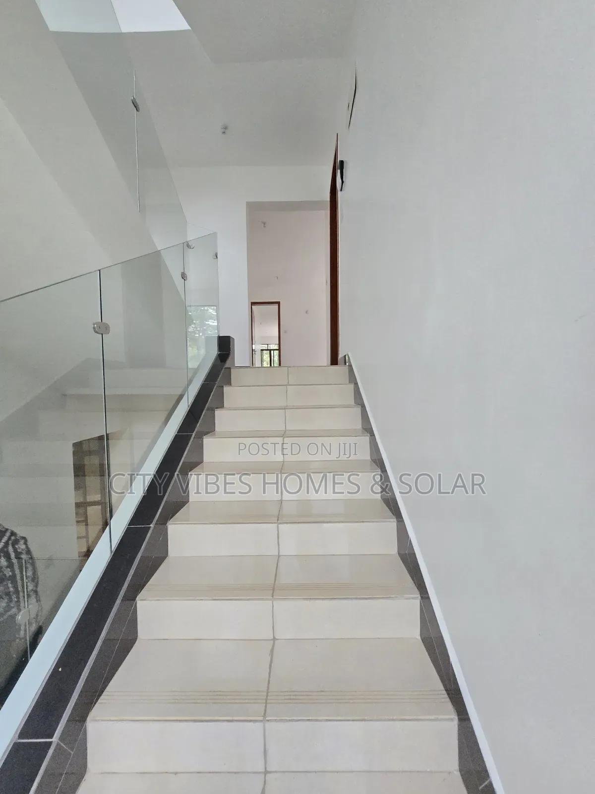 5bdrm Maisonette in Forest Line Gate, Karen C for sale