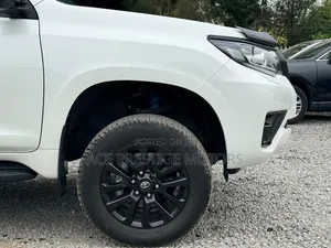 Toyota Land Cruiser Prado 2021 White