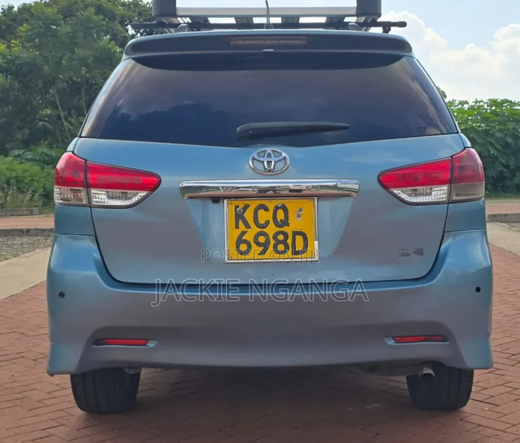 Toyota Wish 2011 Blue