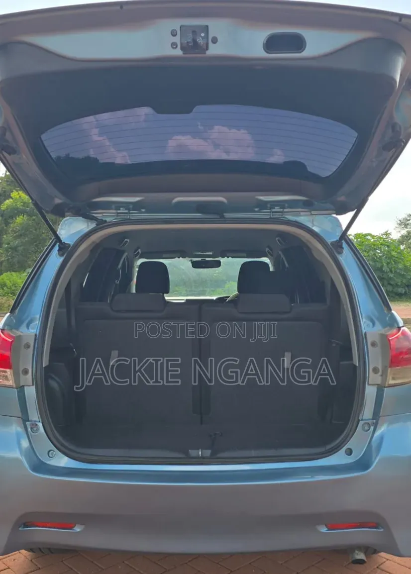 Toyota Wish 2011 Blue