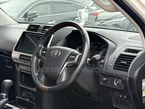 Toyota Land Cruiser Prado 2019 White