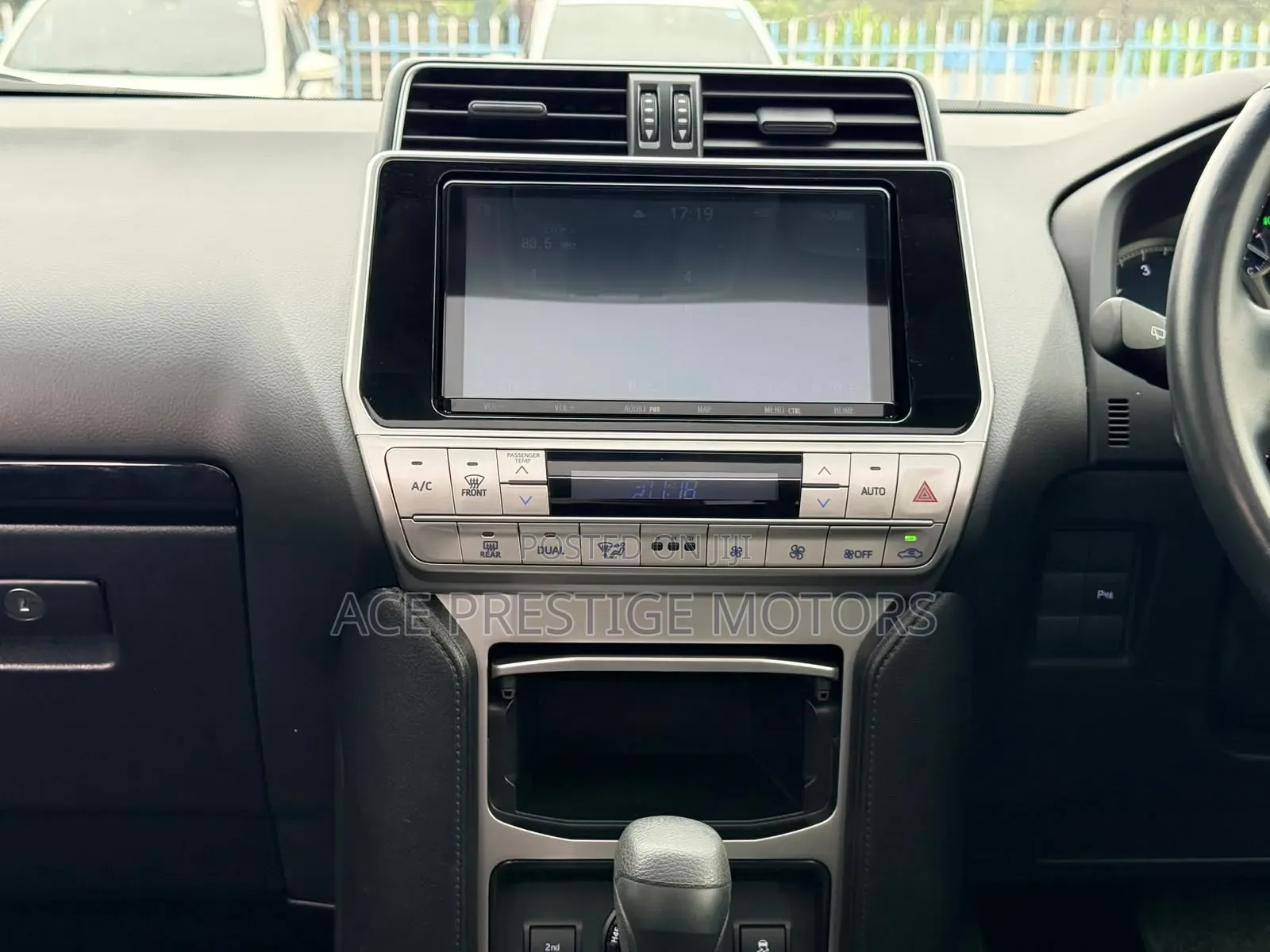 Toyota Land Cruiser Prado 2019 White