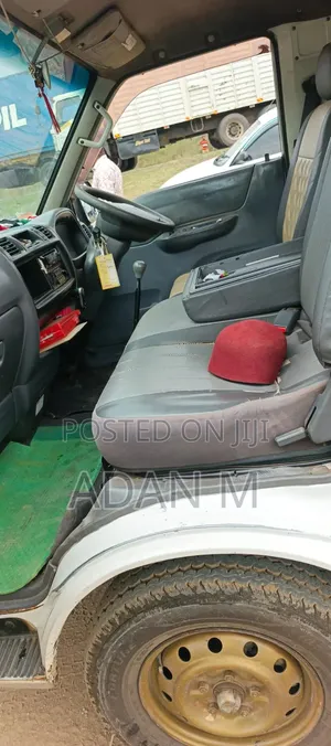 Car 2008 White