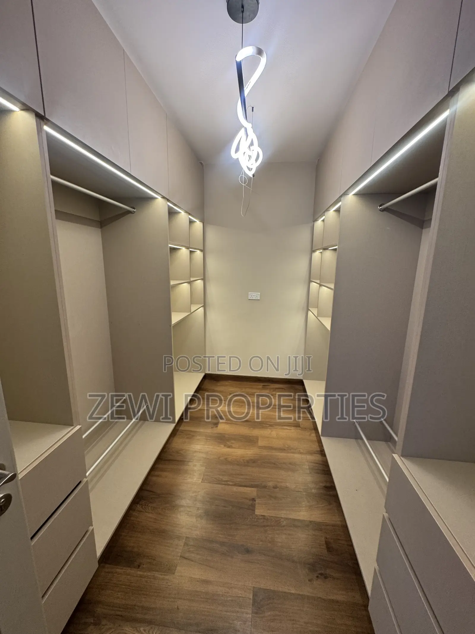 4bdrm Maisonette in Phenom Estate for sale