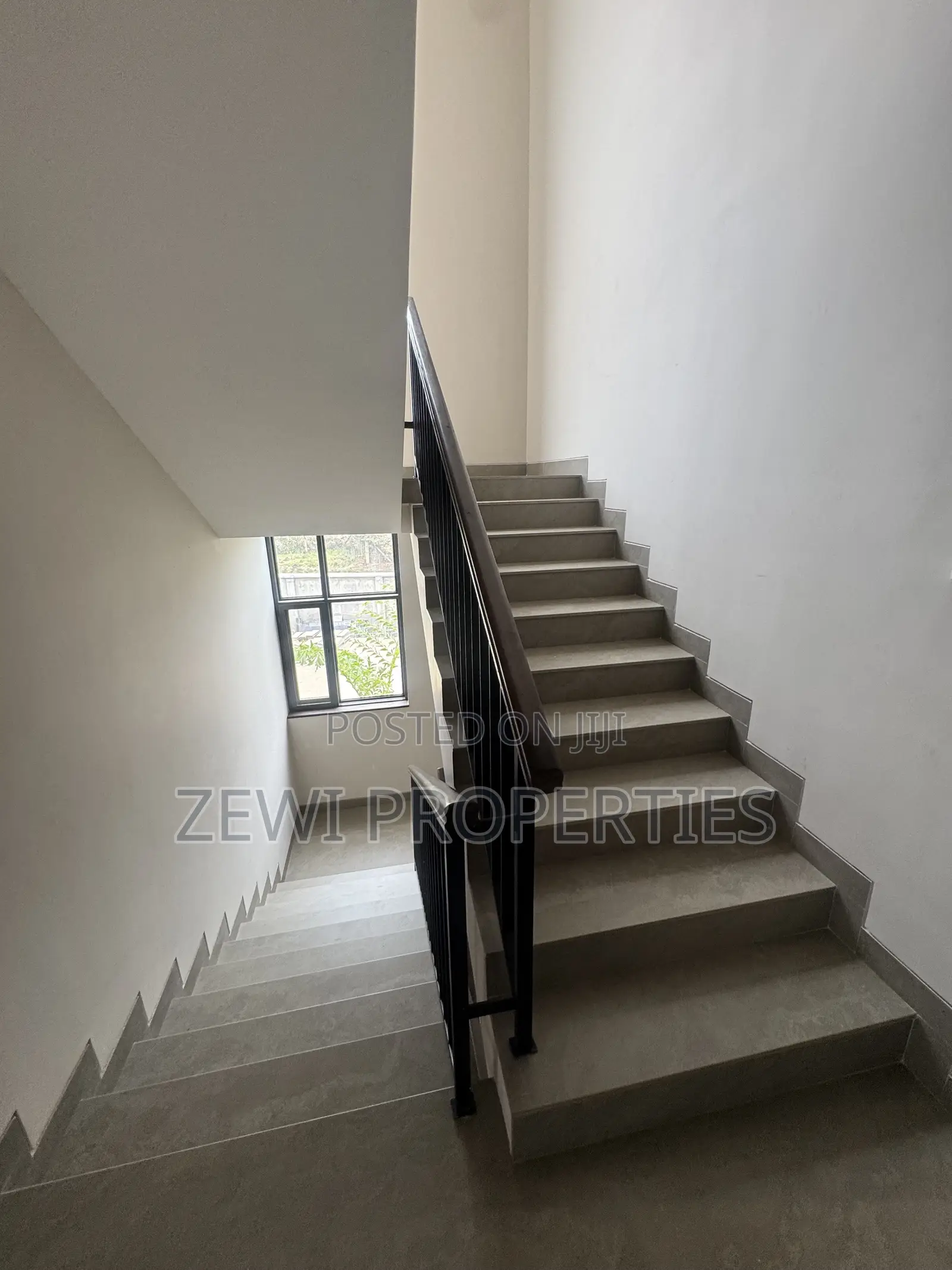 4bdrm Maisonette in Phenom Estate for sale