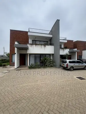 4bdrm Maisonette in Phenom Estate for sale