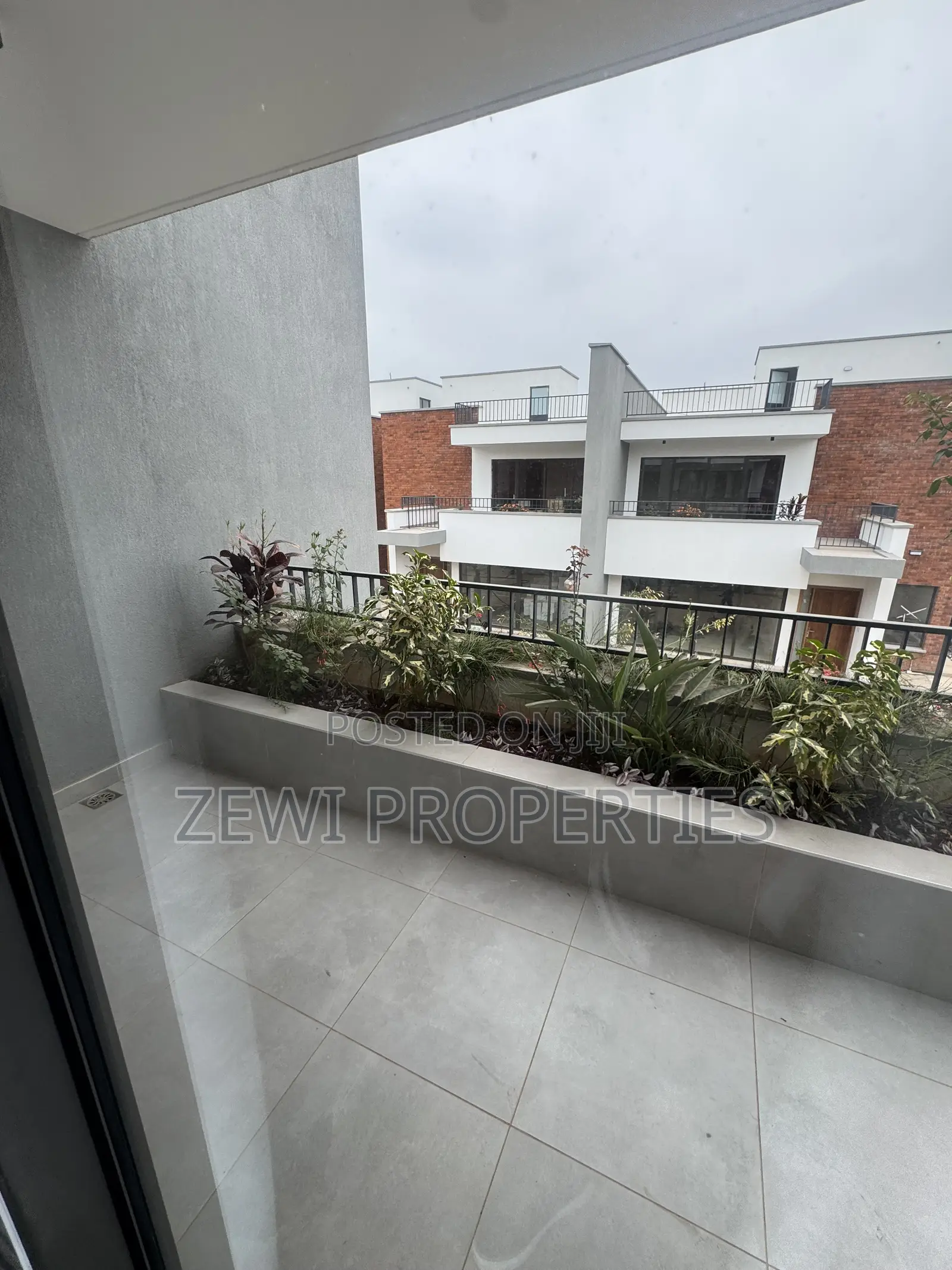 4bdrm Maisonette in Phenom Estate for sale