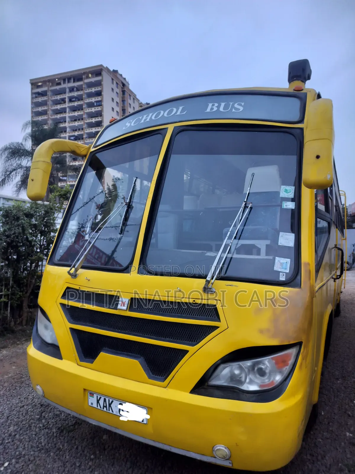 Isuzu AVR 2007 Yellow
