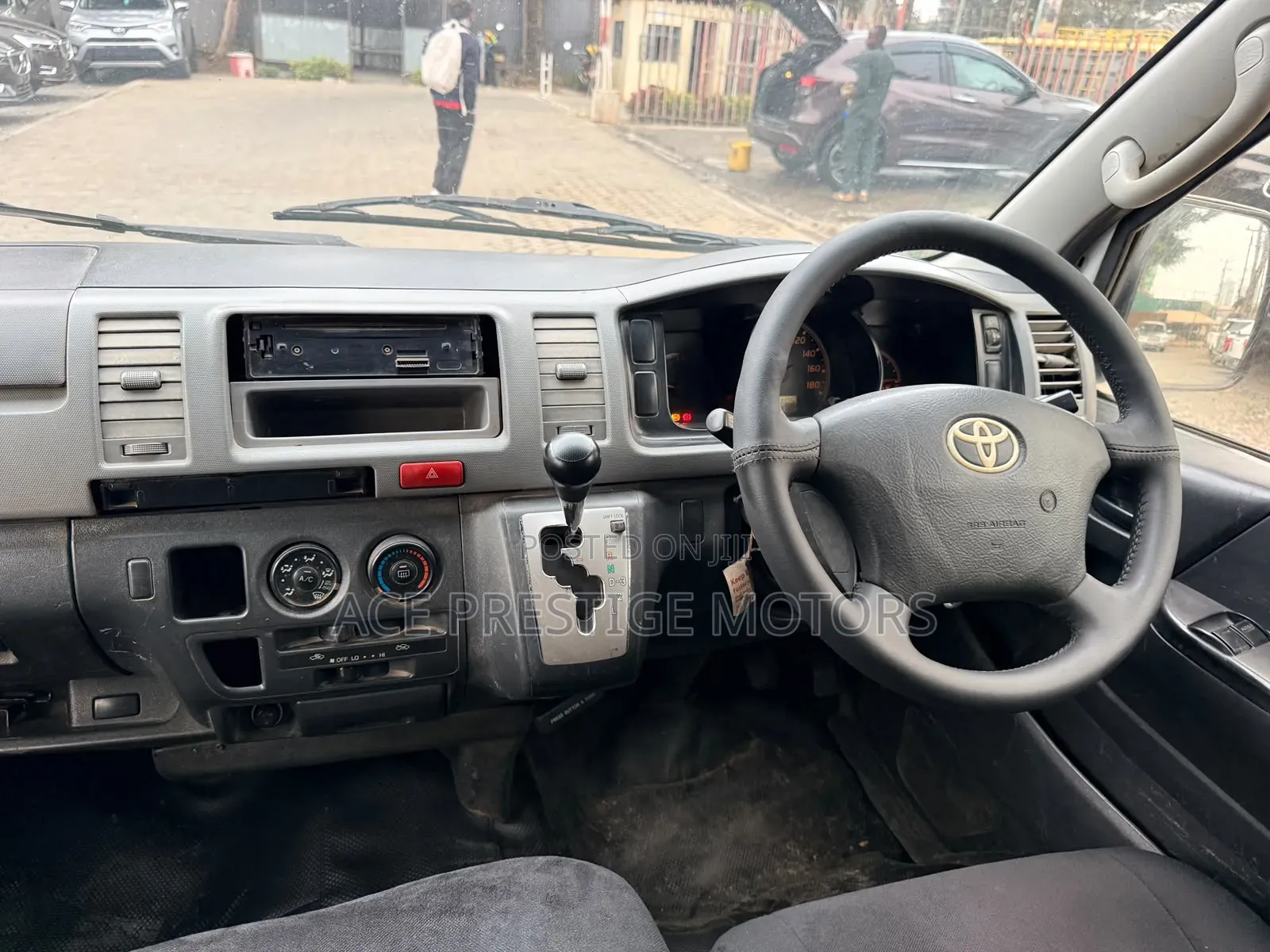 Toyota HiAce 2013 White