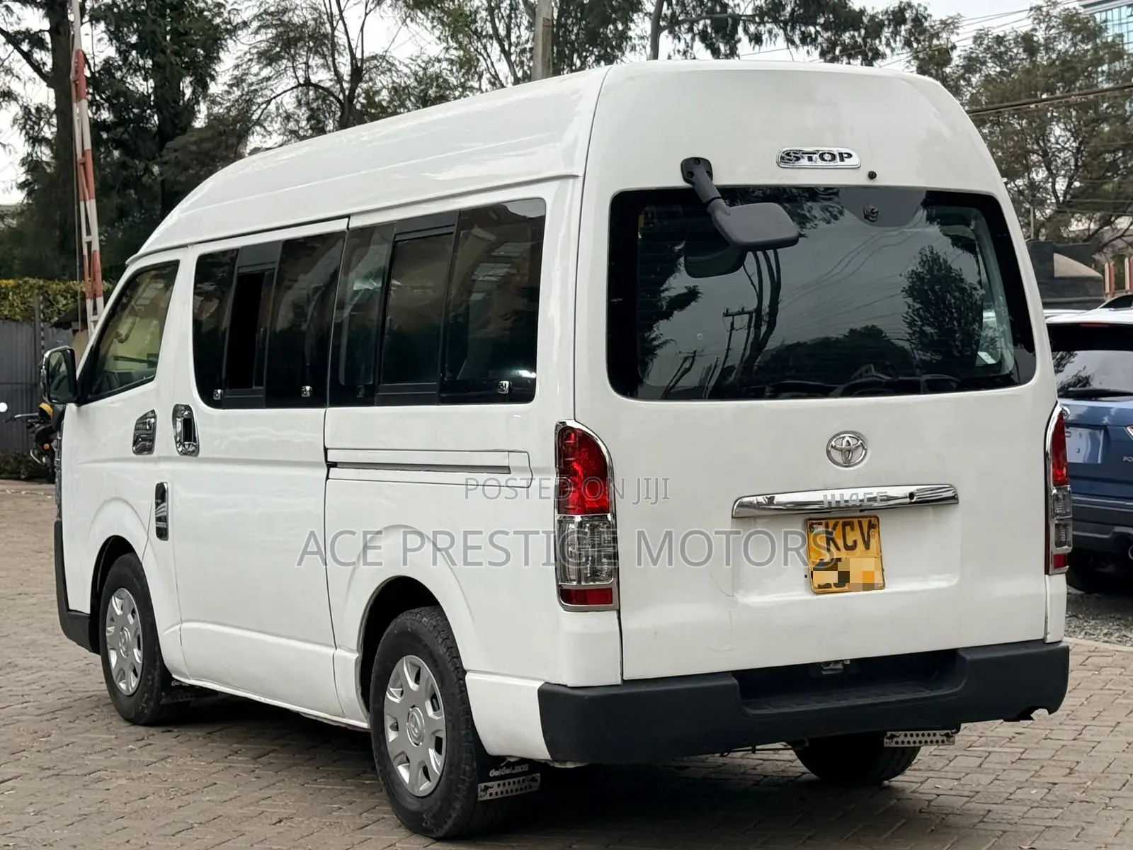 Toyota HiAce 2013 White