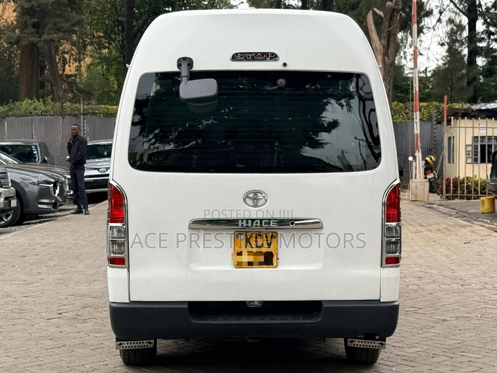 Toyota HiAce 2013 White