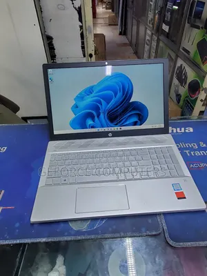 Laptop HP Pavilion 15-cs3063cl 8GB Intel Core i5 SSD 256GB