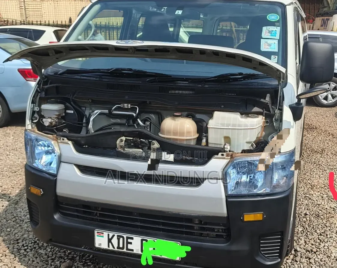 Toyota HiAce 2014 White
