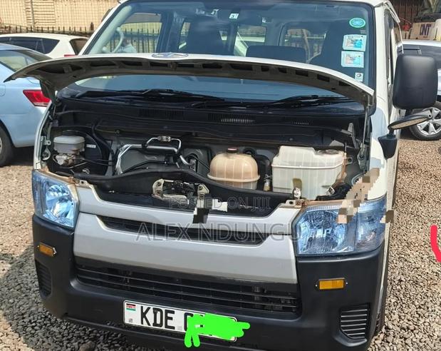 Toyota HiAce 2014 White - thumbnail 3