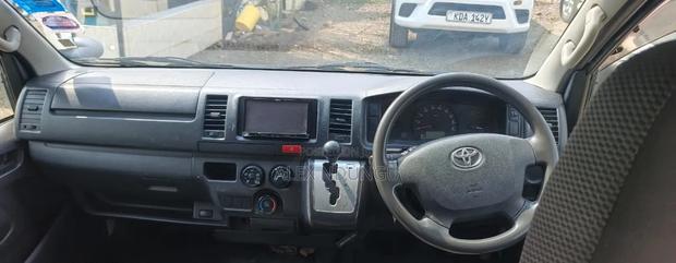 Toyota HiAce 2014 White - thumbnail 4
