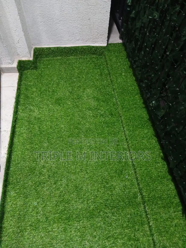 Lush Green Artificial Turf Grass for Home Balconies