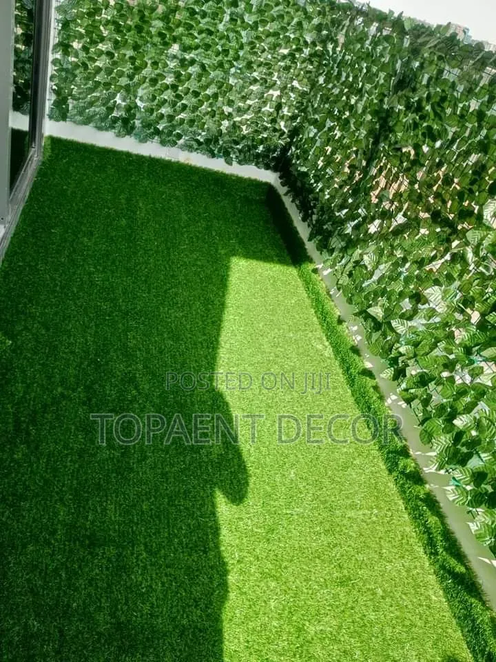 Privacy Guarantee Green Ivy Fence