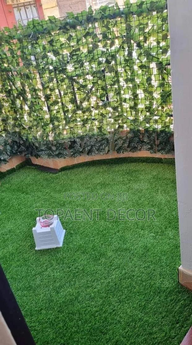 Expandable Green Privacy Fence - thumbnail 2