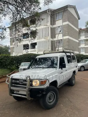 Toyota Land Cruiser 2011 White