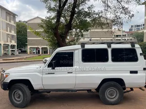 Toyota Land Cruiser 2011 White