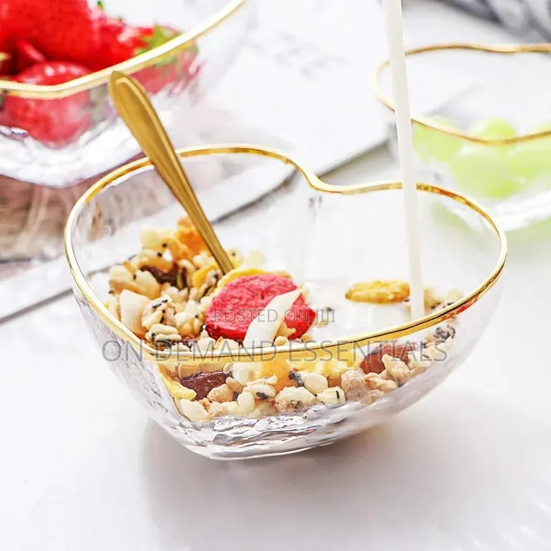 *Heart-Shaped Golden Trim Hammered Pattern Glass Salad Bowl
