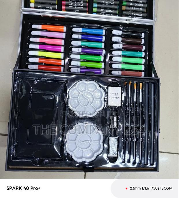 Quality Casual Crayon Marker Art Set Comes With a Brief Case Storage - thumbnail 2