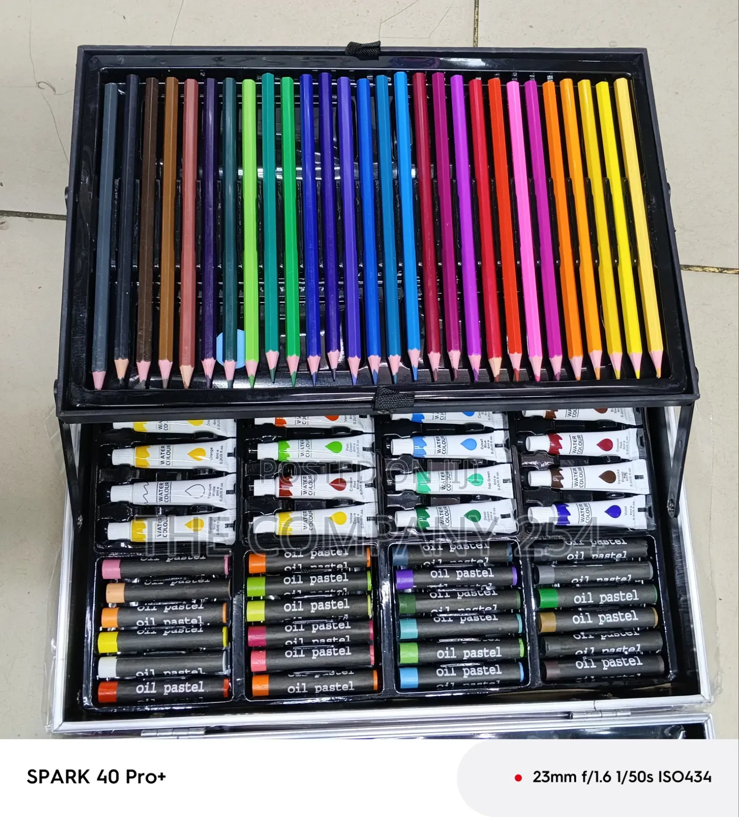 Quality Casual Crayon Marker Art Set Comes With a Brief Case Storage