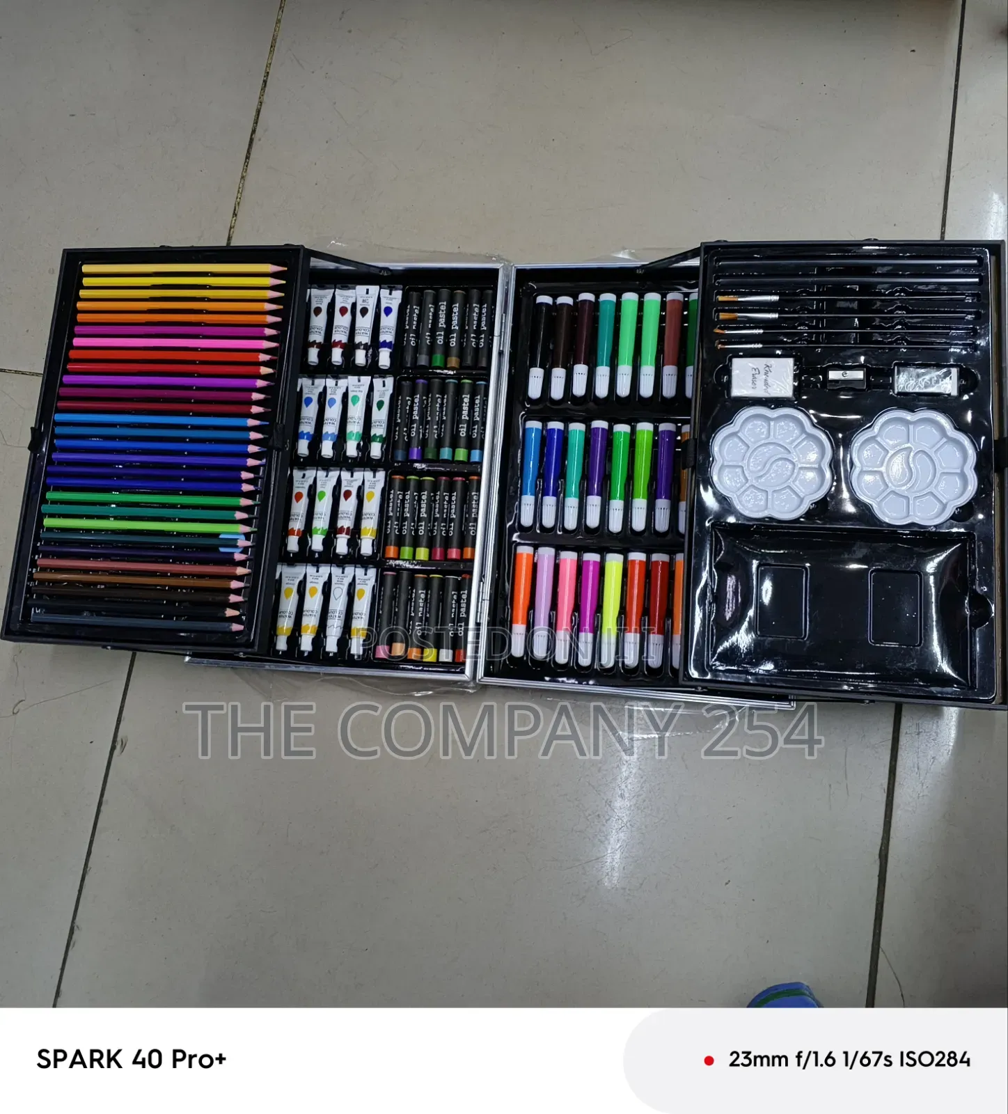 Quality Casual Crayon Marker Art Set Comes With a Brief Case Storage