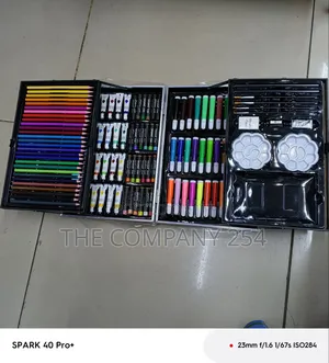 Quality Casual Crayon Marker Art Set Comes With a Brief Case Storage