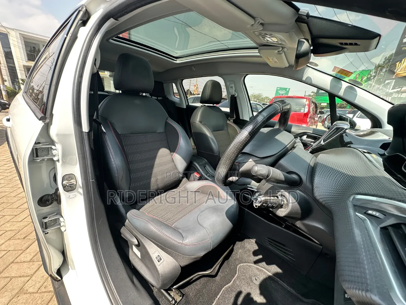 Peugeot 2008 2019 White