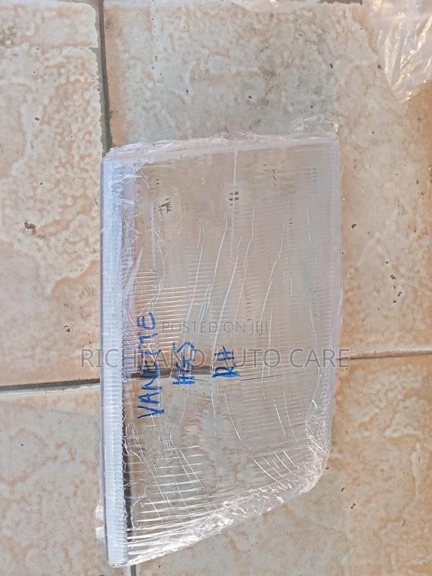 Headlights Lens Nissan Vanette/Mazda Bongo - thumbnail 2