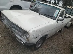 Nissan Pick-Up 1995 White