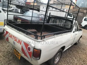 Nissan Pick-Up 1995 White