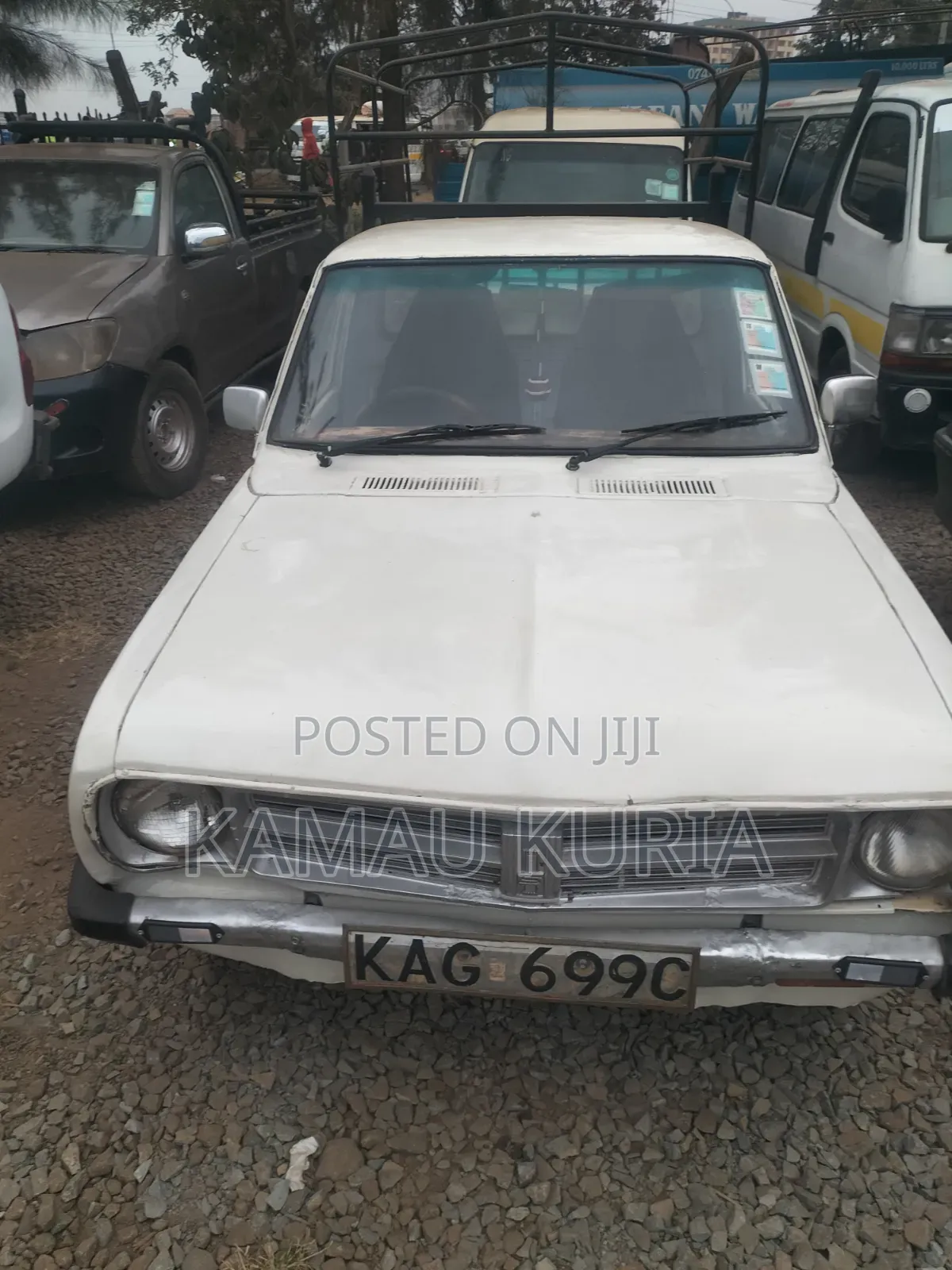 Nissan Pick-Up 1995 White