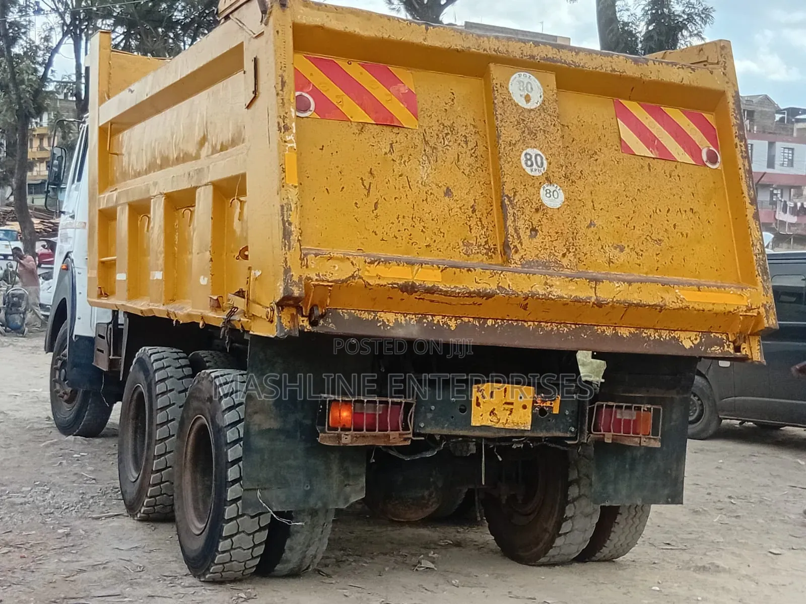Tata Tipper 2018 White
