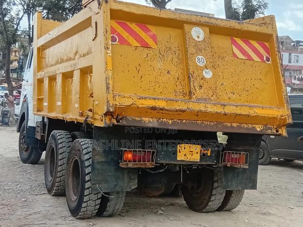 Tata Tipper 2018 White - thumbnail 2