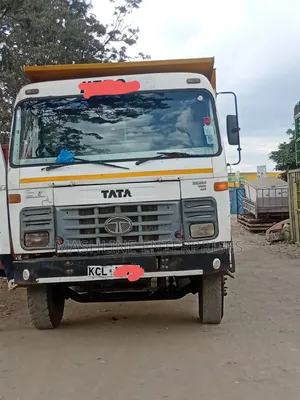 Tata Tipper 2018 White