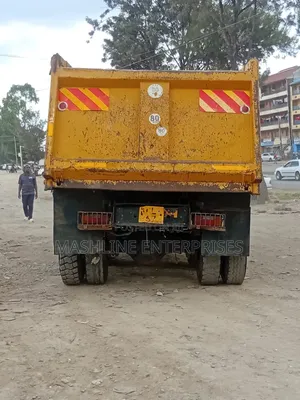 Tata Tipper 2018 White