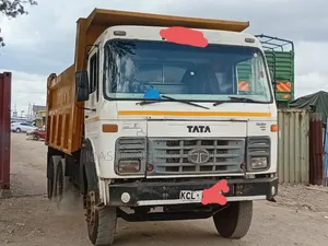 Tata Tipper 2018 White