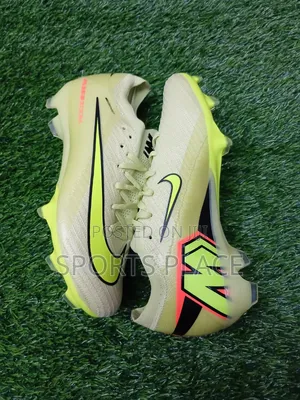 Nike Vapor 16 - Volt Strike Edition Low-Cut Football Boots