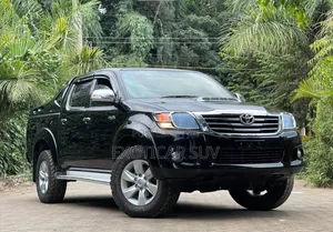Toyota Hilux 2016 Black