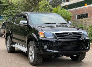 Toyota Hilux 2016 Black